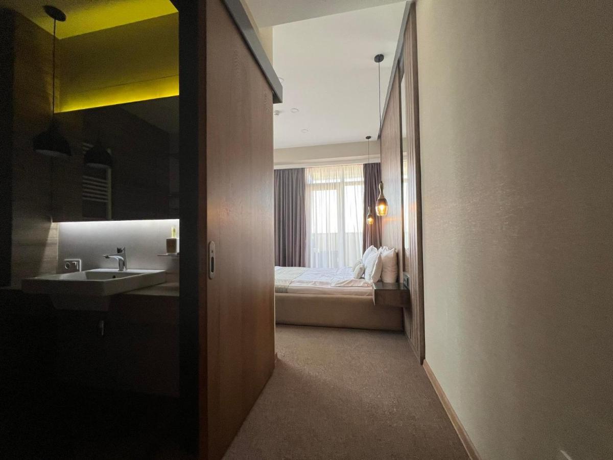 Hotel Sky Station Tbilisi Bagian luar foto