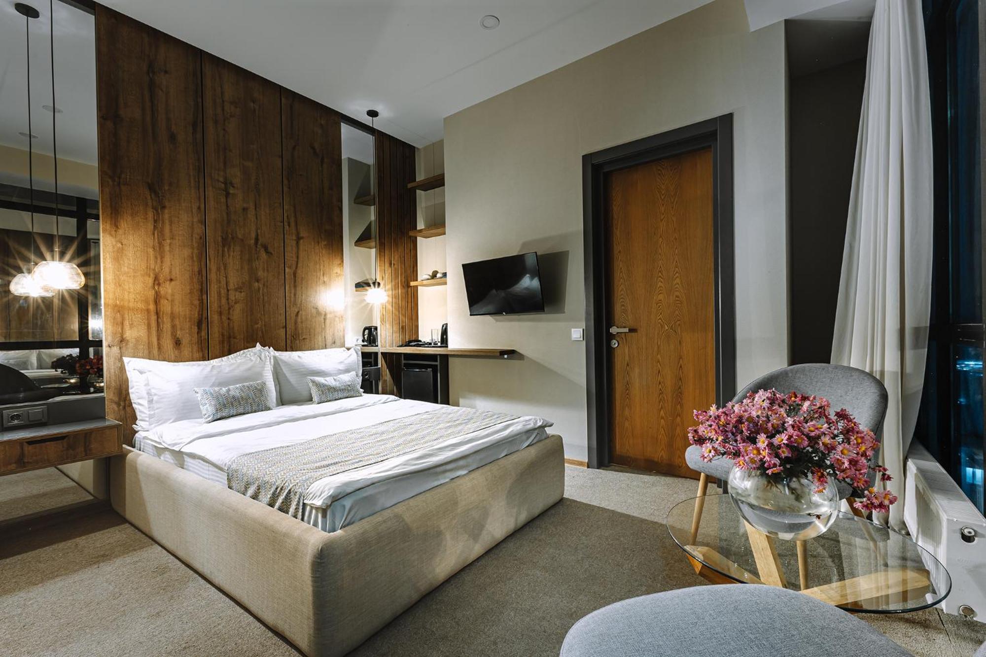 Hotel Sky Station Tbilisi Bagian luar foto