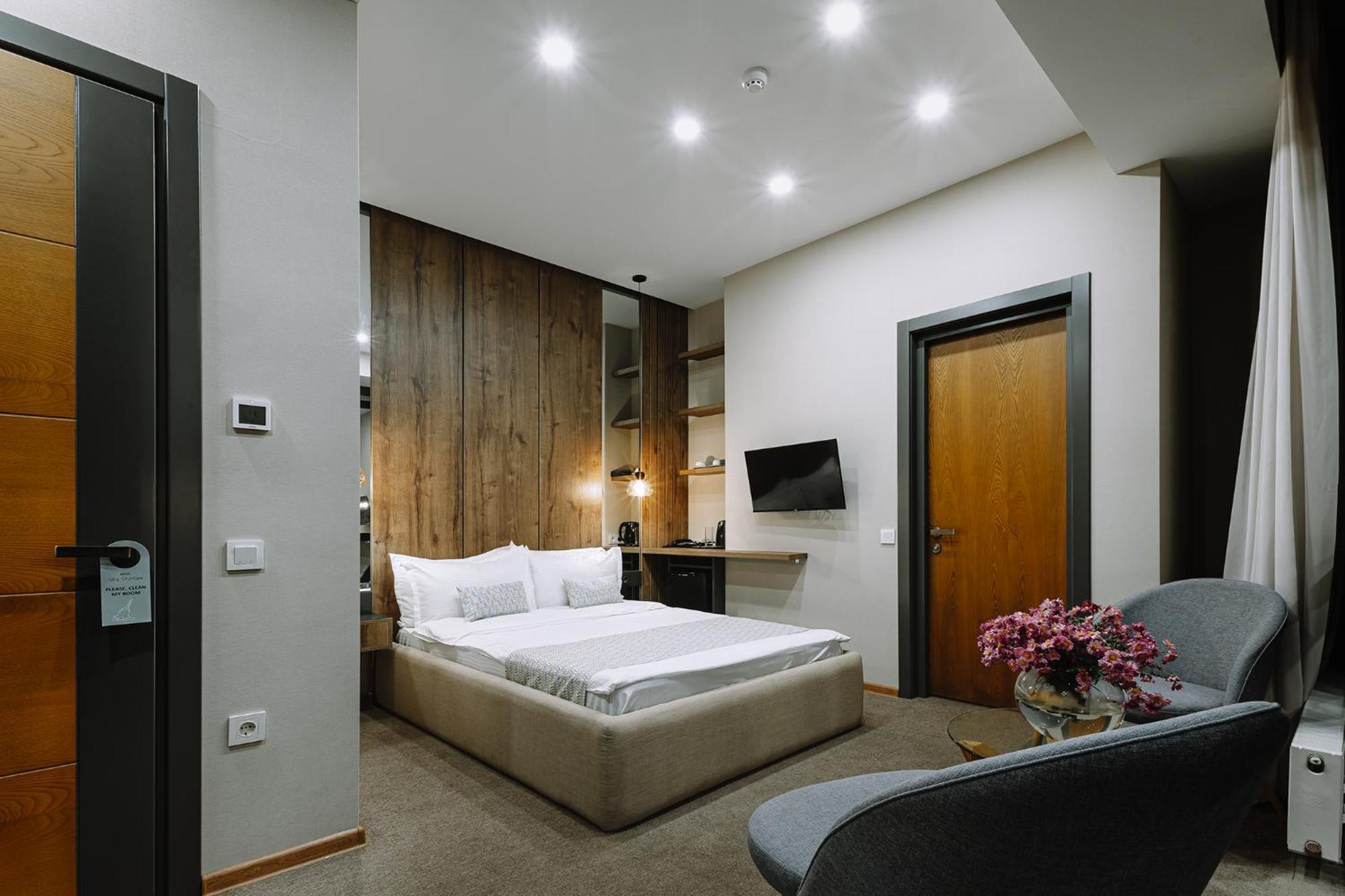 Hotel Sky Station Tbilisi Bagian luar foto