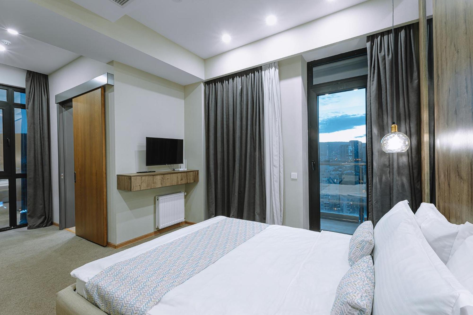 Hotel Sky Station Tbilisi Bagian luar foto