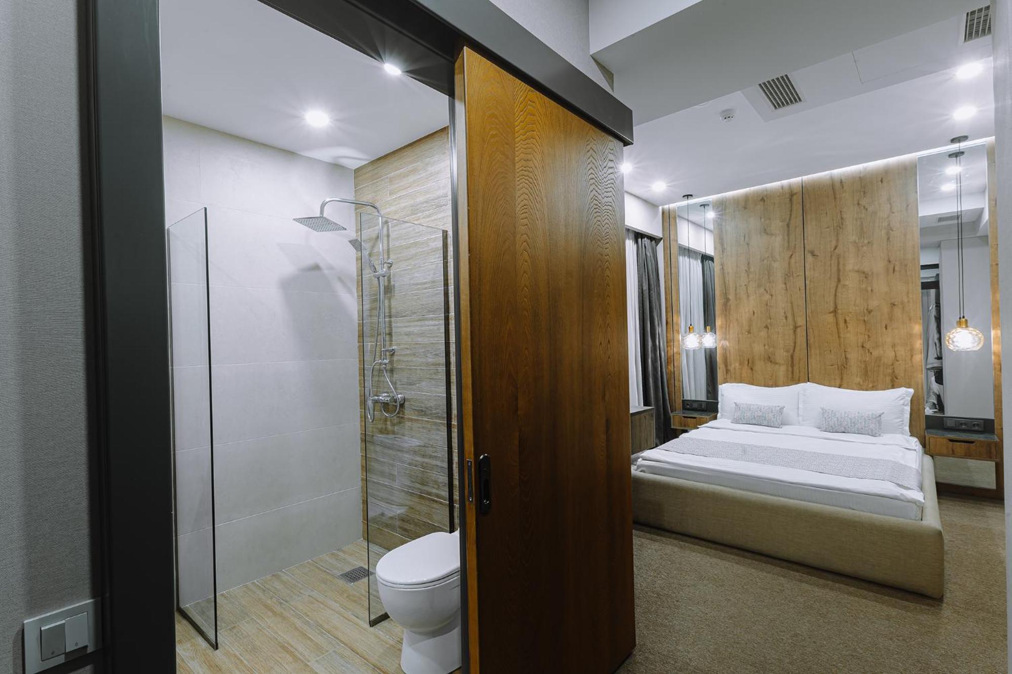 Hotel Sky Station Tbilisi Bagian luar foto