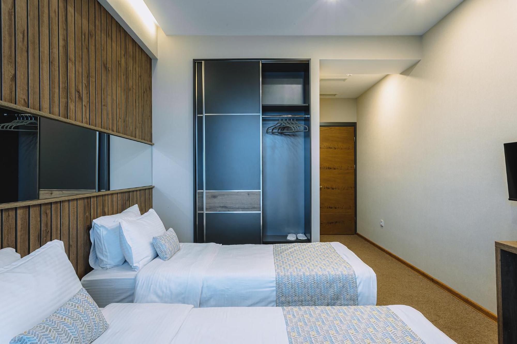 Hotel Sky Station Tbilisi Bagian luar foto