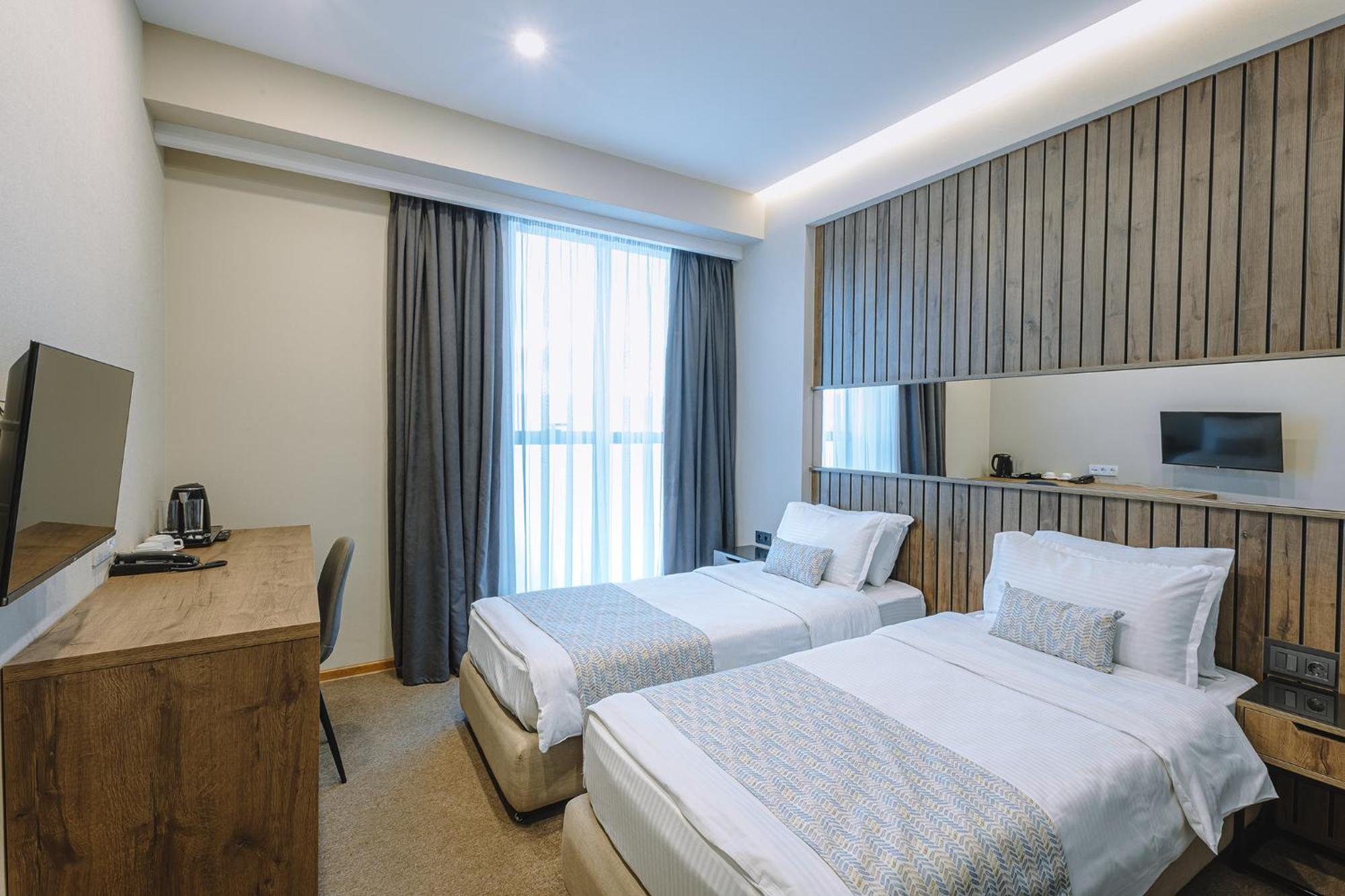 Hotel Sky Station Tbilisi Bagian luar foto