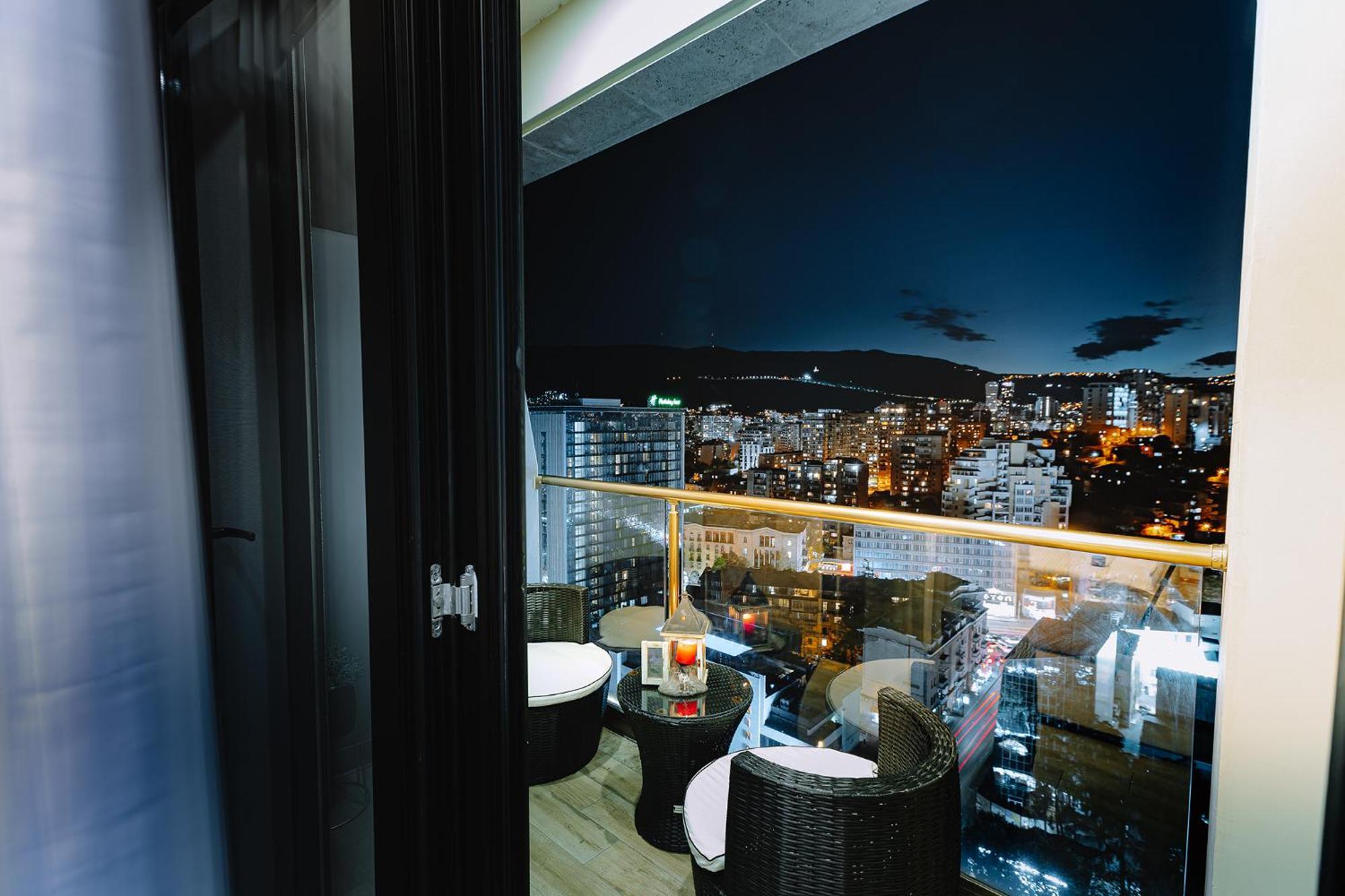 Hotel Sky Station Tbilisi Bagian luar foto