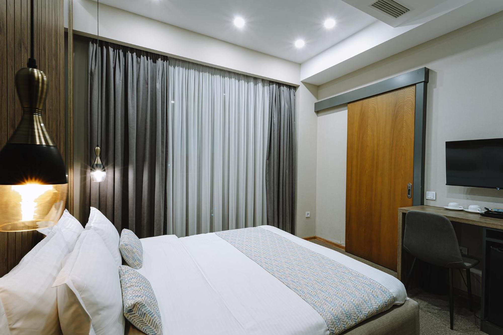 Hotel Sky Station Tbilisi Bagian luar foto