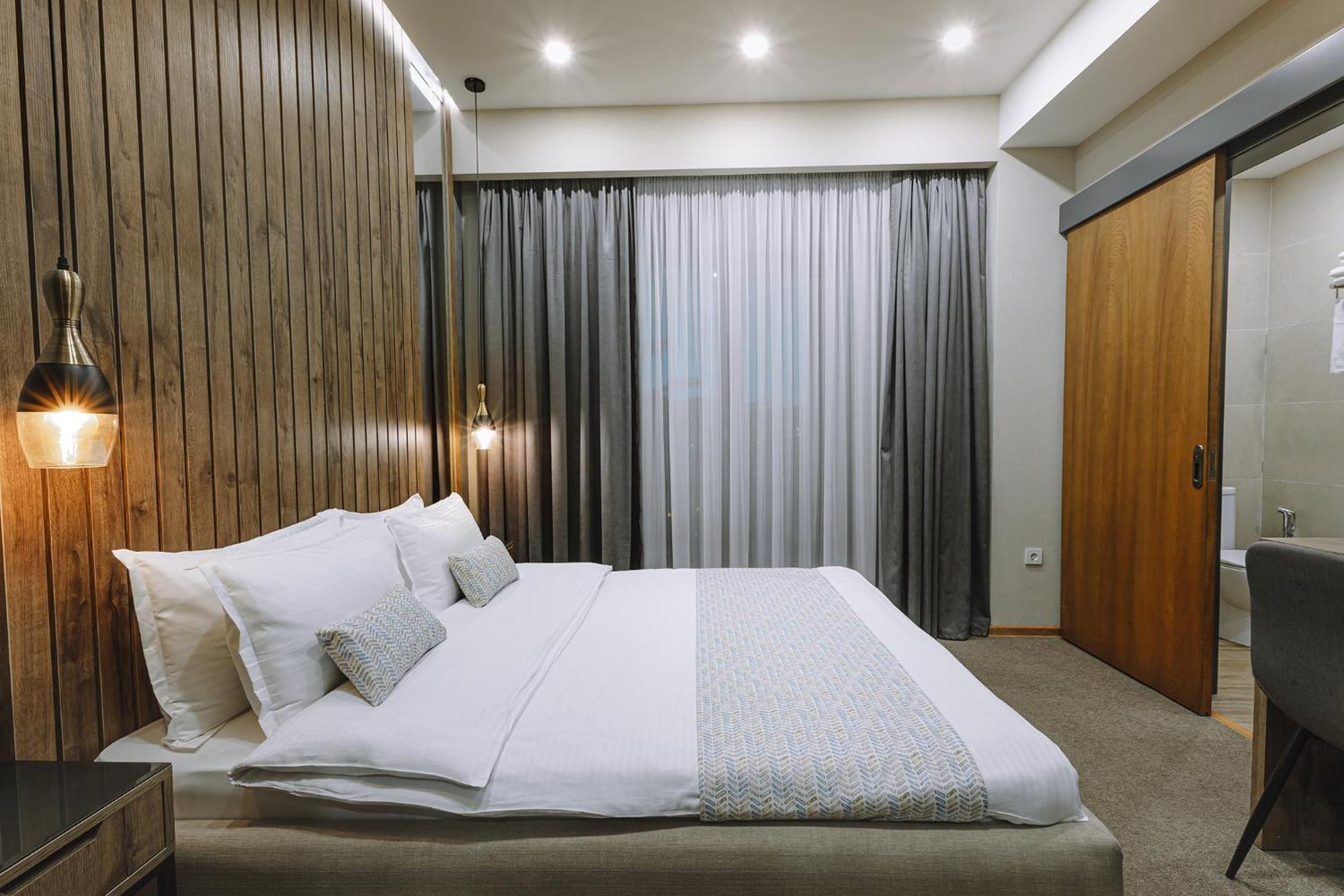 Hotel Sky Station Tbilisi Bagian luar foto