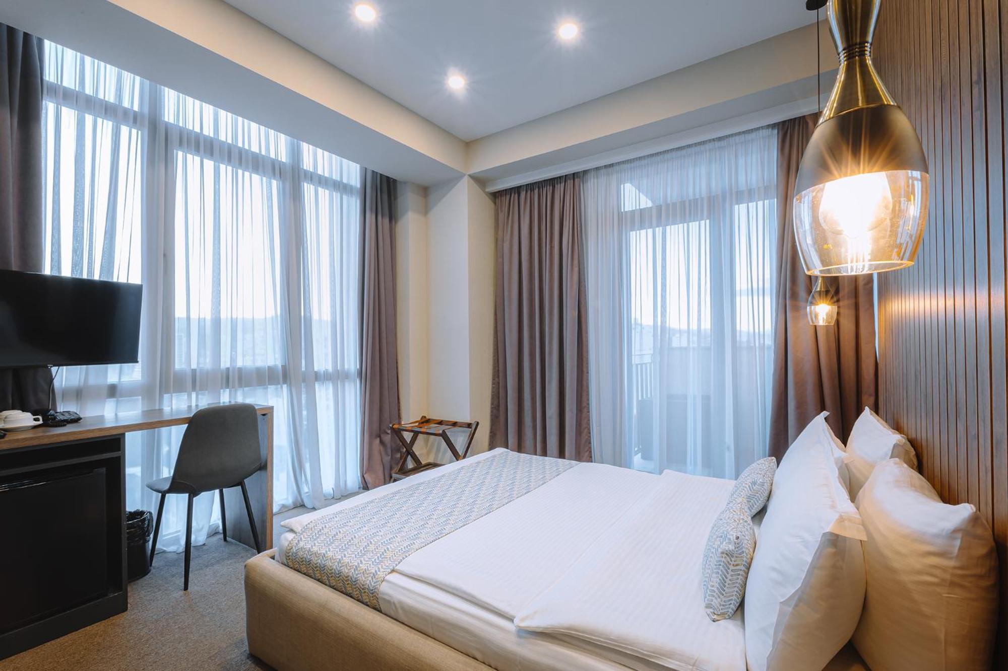 Hotel Sky Station Tbilisi Bagian luar foto