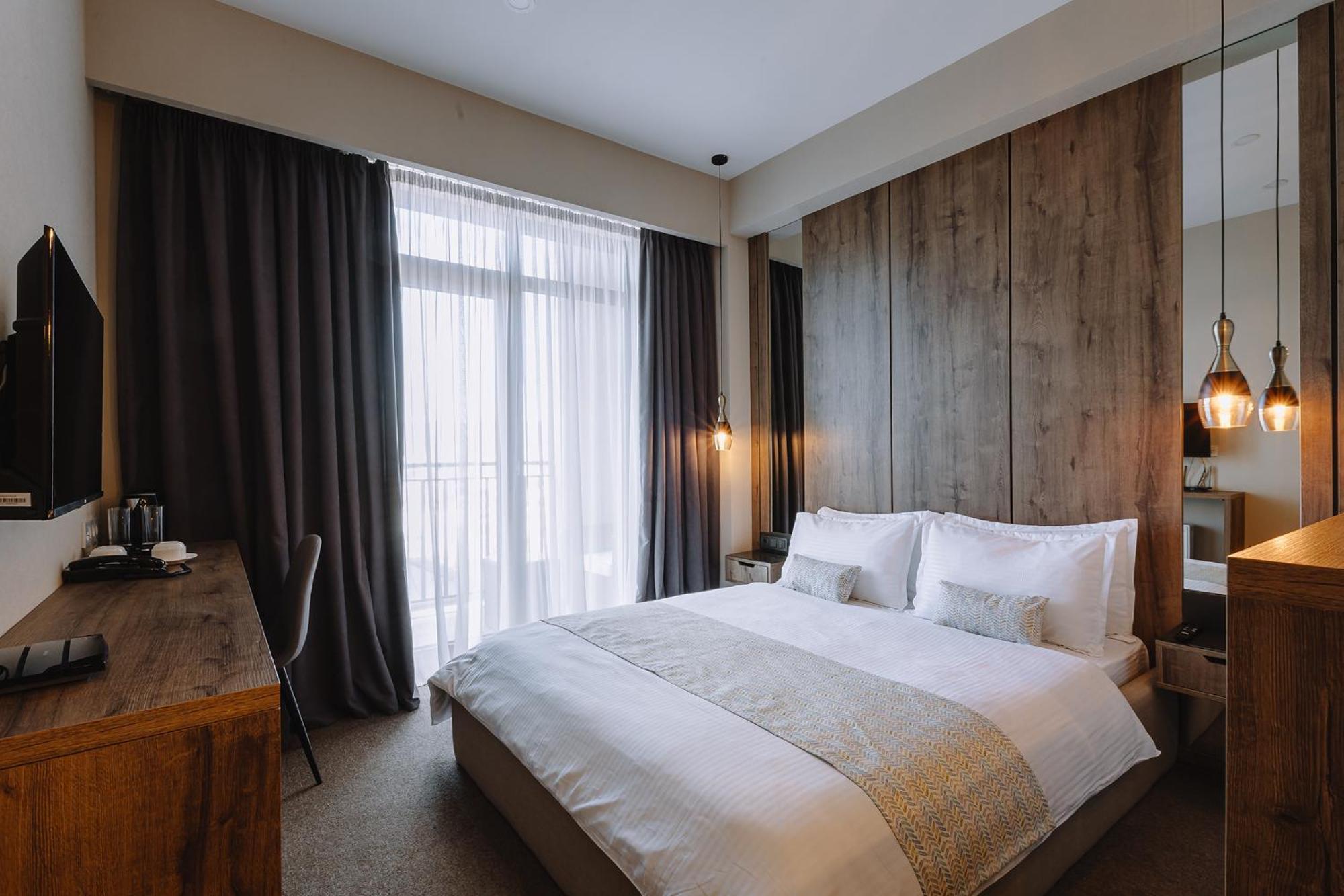 Hotel Sky Station Tbilisi Bagian luar foto