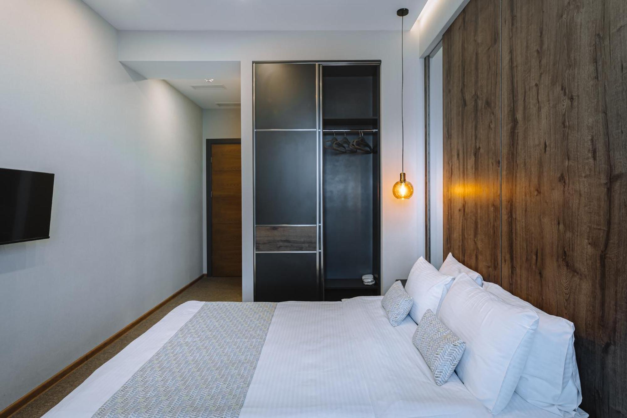 Hotel Sky Station Tbilisi Bagian luar foto