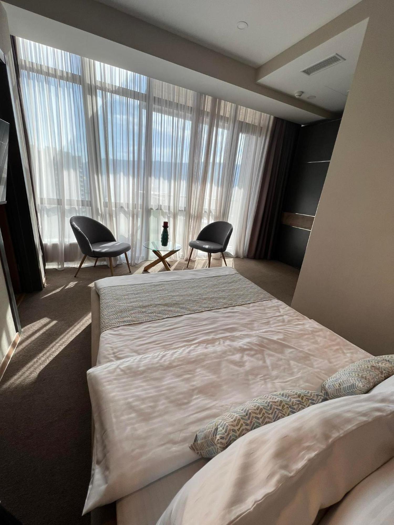 Hotel Sky Station Tbilisi Bagian luar foto